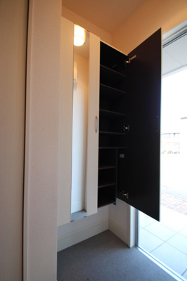 【玄関】 | レゾナンツ B棟