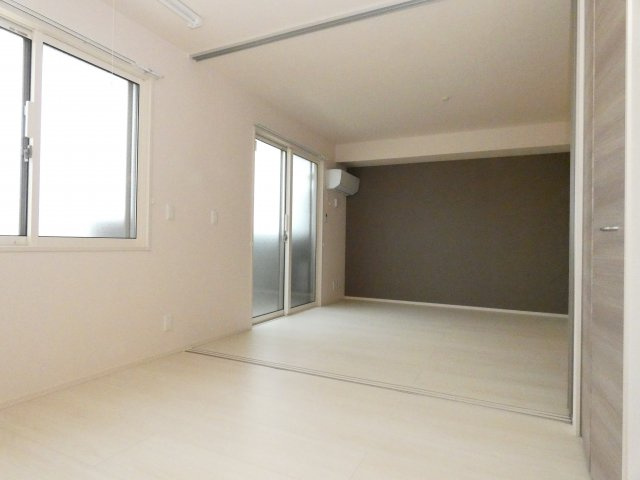 アンソレイエ　ファミーユの洋室