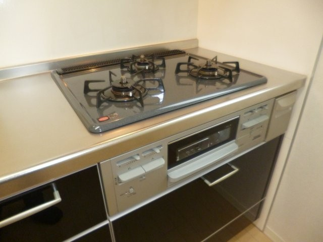 ドゥ・カショーエプのキッチン|３口ガスコンロ