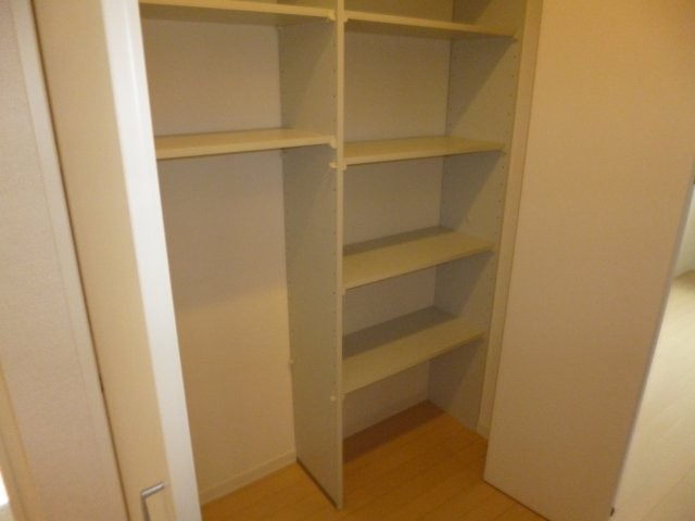 ドゥ・カショーエプの収納|廊下収納