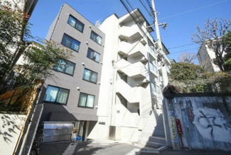 【外観】 | 鉄筋コンクリート造のがっちりとした建物。