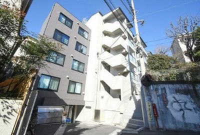 【外観】 | GRAN PASEO方南町 | 鉄筋コンクリート造のがっちりとした建物。