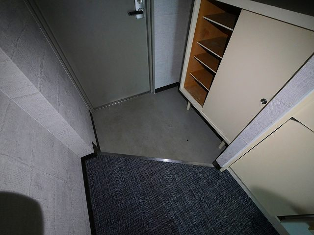 ききょう元町ビルの玄関