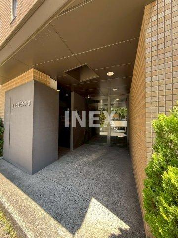 横浜市西区北幸２丁目の賃貸マンションのエントランス