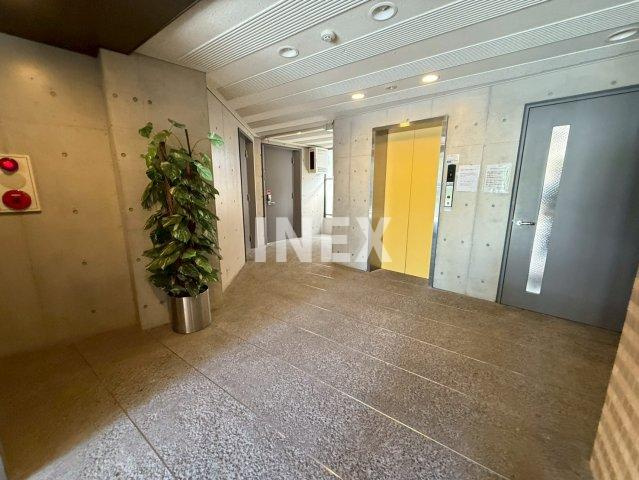 横浜市西区北幸２丁目の賃貸マンションのロビー