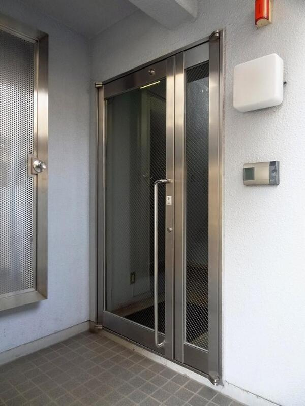 アポロ池袋ビルのエントランス