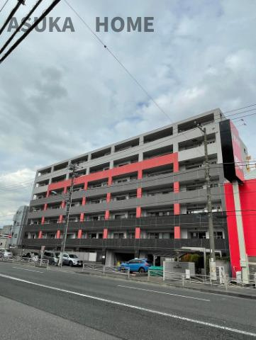 プレシス横濱新杉田の外観|アクセントカラーが映える７階建ての外観です。