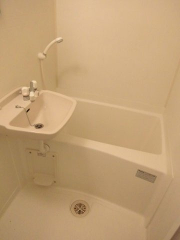 レオパレスルナシャインの浴室