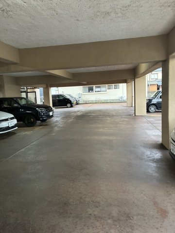 エクセル竹尾の駐車場