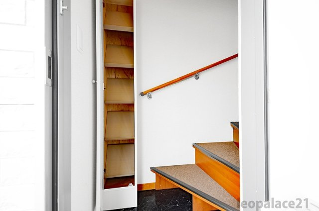 レオパレスオーブの玄関