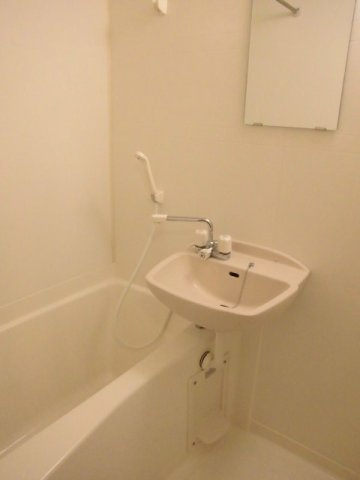 レオパレスカリヤドＫ　Ｅの浴室