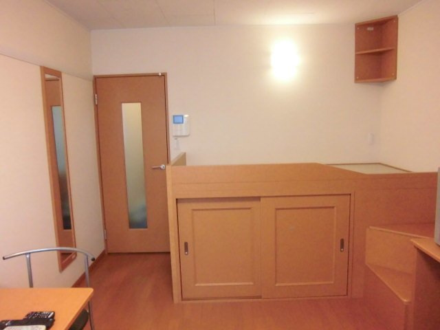 レオパレスカリヤドＫ　Ｅの居間・リビング