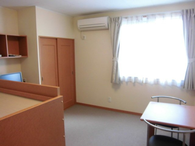 レオパレス坂西の居間・リビング