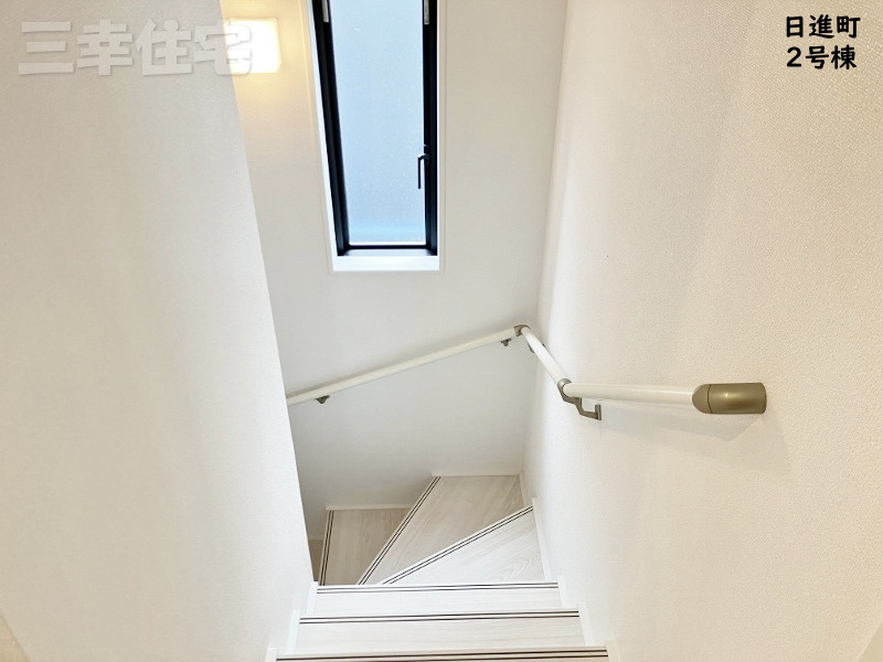 碧南市日進町の設備|階段やトイレには手すりがあります。転落の防止や体への負担を軽減します♪