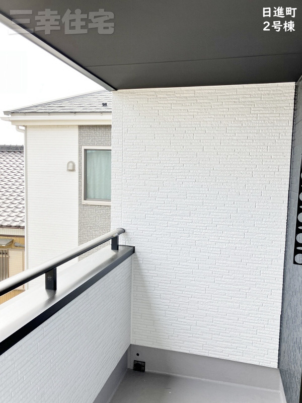 碧南市日進町のバルコニー|主寝室専用屋根のるバルコニー　陽光・通風を確保した南向きの快適空間