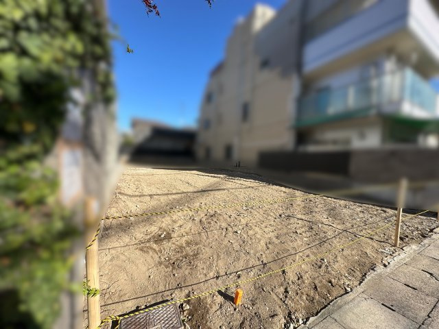 甲子園口2丁目　土地の前面道路含む現地写真|住みたい街として人気の甲子園口2丁目に誕生した売土地。JR駅まで徒歩圏内で通勤・通学も快適。整った街