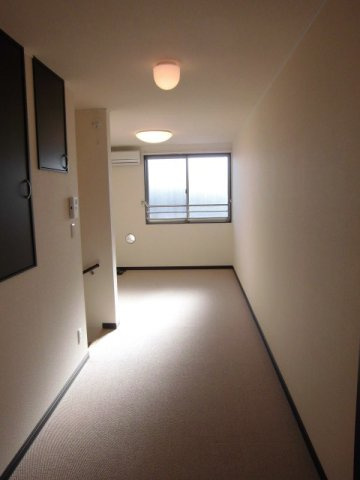 レオネクスト春日岡ファミリアの居間・リビング