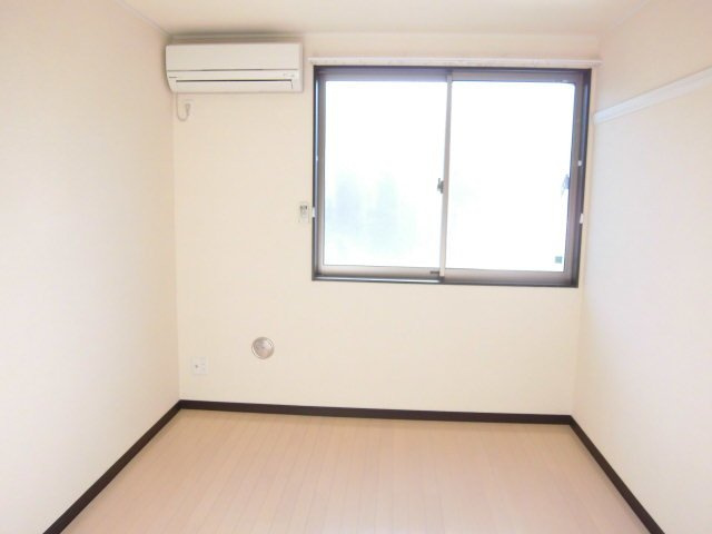 レオネクスト春日岡ファミリアの居間・リビング