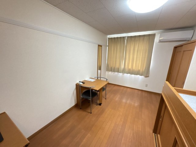 レオパレスラポールの居間・リビング