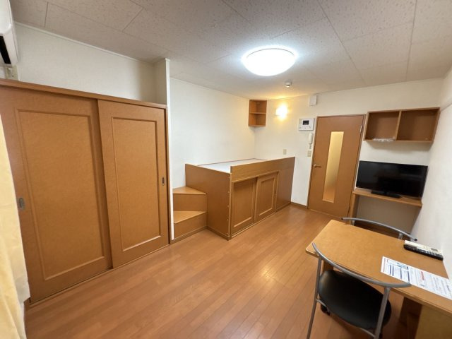 レオパレスラポールの居間・リビング