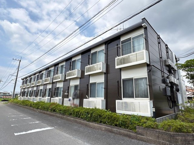 レオパレスラポールの外観