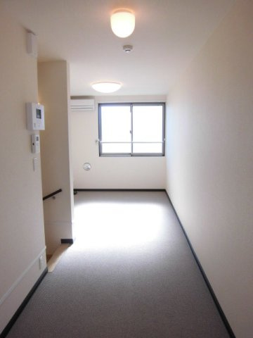 レオネクストロゼットの居間・リビング