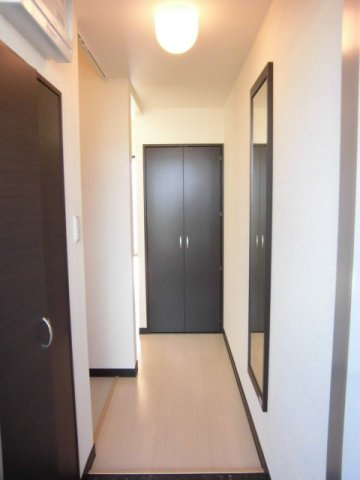 レオネクストロゼットの玄関