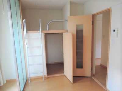 レオパレス稲荷前の居間・リビング