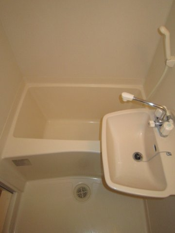 レオパレスシルワの浴室