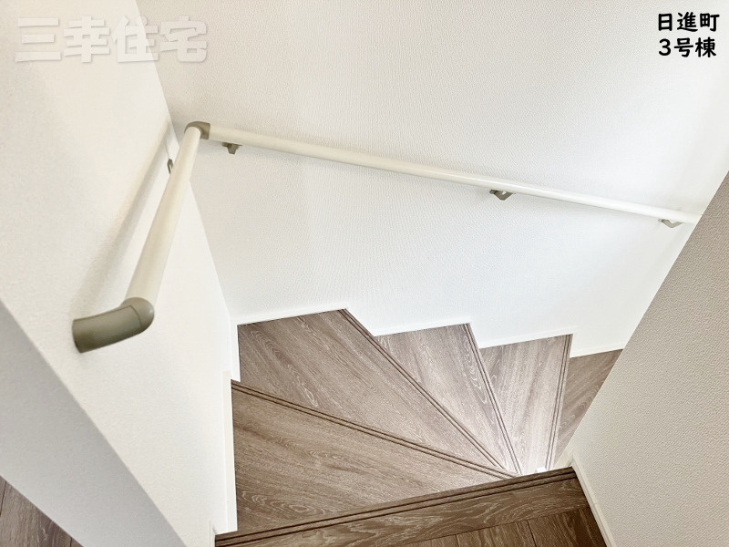 碧南市日進町の設備|階段やトイレには手すりがあります。転落の防止や体への負担を軽減します♪