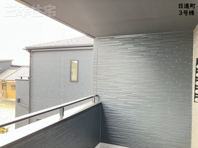 碧南市日進町のバルコニー|屋根のあるバルコニーは雨が降っても慌てない、家事する方の強い味方になります