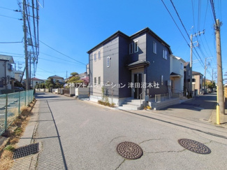 【前面道路含む現地写真】