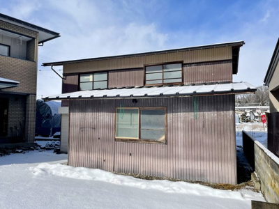 【収納】 | 【中古戸建】東根市本丸東 | 物置内観です。２階もあり、収納力たっぷりです♪