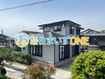 【外観】 | 【中古戸建】東根市本丸東 | レンガ調の外観が特徴的な住まいです♪6LDKのゆったりした間取りに、2階には書斎があります。敷地内に倉庫もございます！