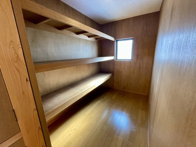 【収納】 | 【中古戸建】東根市本丸東 | 一階には納戸があり、荷物が多い方でも安心です♪パントリーとしても。