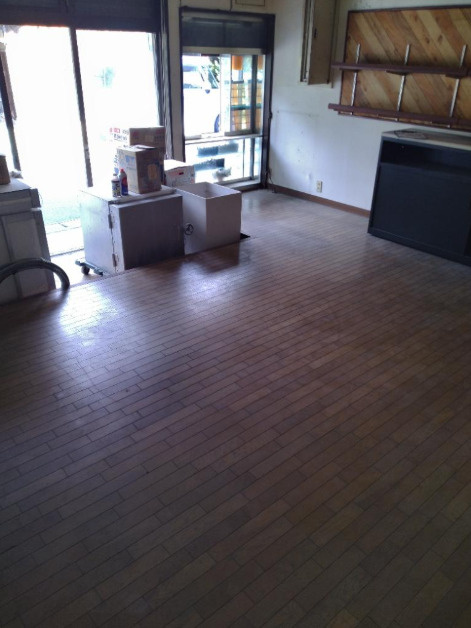 栗東市六地蔵の店舗事務所の玄関