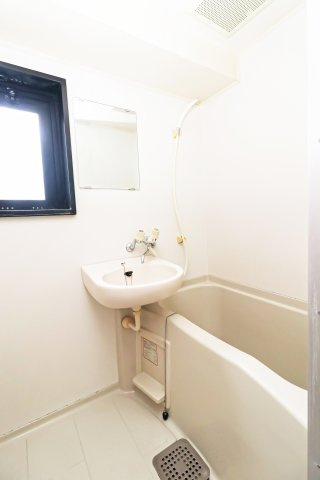 ダイナコートピア黒崎Ⅱ　5階の浴室|別号室のものになります。現状優先。