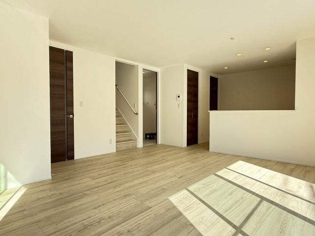 川越市砂新田　7期　新築一戸建ての居間・リビング|こちらのリビングで趣味の時間をお楽しみください