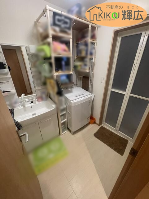 明石市魚住町西岡　中古戸建の独立洗面台