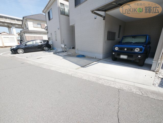 明石市魚住町西岡　中古戸建の駐車場