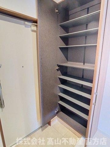 直方市大字感田のアパートの収納