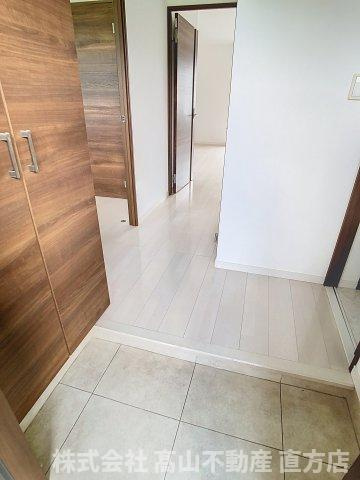 直方市大字感田のアパートの玄関