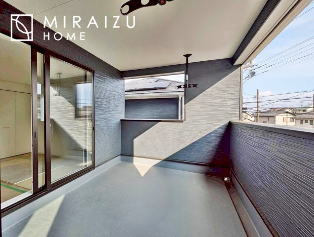 【その他】 | お掃除もしやすい大き目のシンクです。耐熱性・耐久性・対磨耗性が高いというメリットがございます。お掃除が苦手な方でもいつでも綺麗に楽にメンテナンスが可能です。