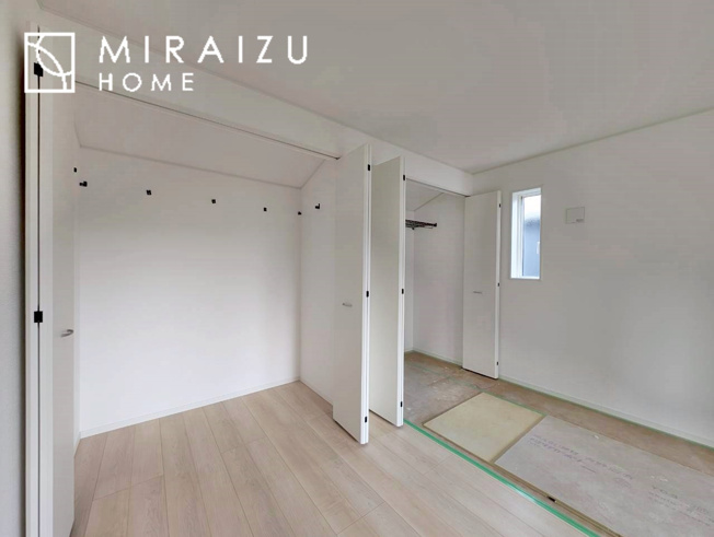 【その他】 | 3口コンロ付きなので、お料理がすごくはかどります。煮込み料理をしながら、焼き物や汁物などをパパパッとお料理可能です。コンロの数が多いことで時短料理も可能になるのが嬉しいですね。