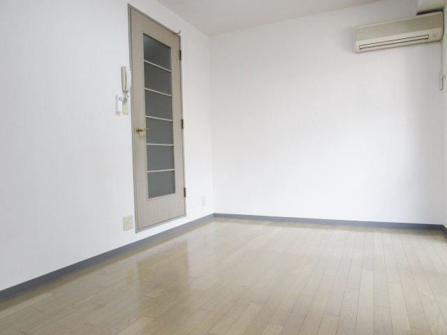 ライブリー宝塚の居間・リビング