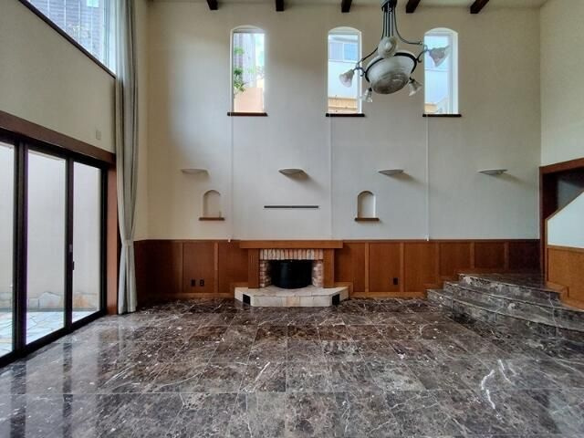 代田三丁目戸建の居間・リビング