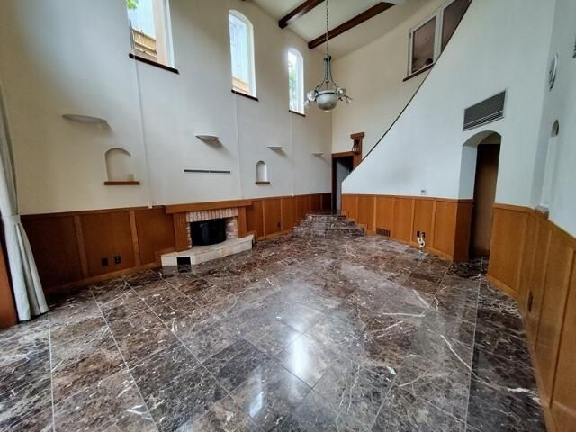 代田三丁目戸建の居間・リビング