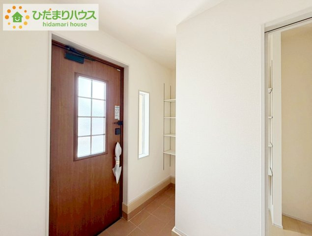 いわき市泉町滝尻第2　新築戸建　7号棟の玄関|スニーカーマニアも納得の天井まであるシューズボックス!(^^)!