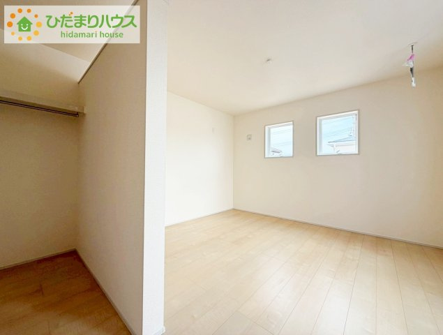 いわき市泉町滝尻第2　新築戸建　7号棟の寝室|バルコニーに面していて、たっぷり光りの入る明るい主寝室です！
