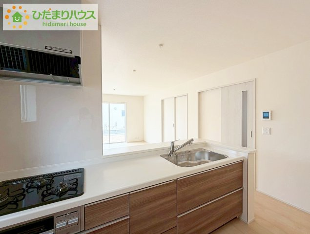 いわき市泉町滝尻第2　新築戸建　7号棟のキッチン|カウンターは少し高くなってますので、手元が隠れて来客からは見えにくくなってます♪